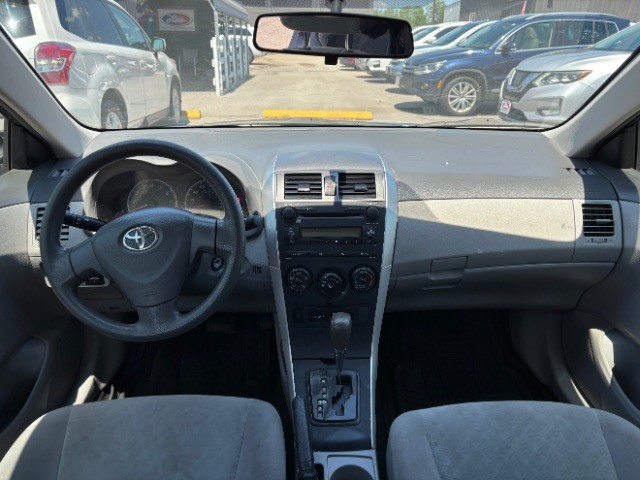 Toyota Corolla Vehicle Full-screen Gallery Image 07