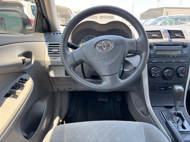 Toyota Corolla Vehicle Full-screen Gallery Image 08