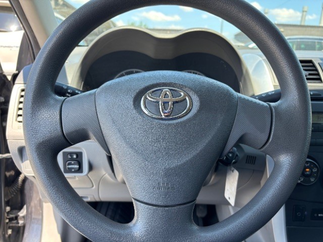 Toyota Corolla Vehicle Full-screen Gallery Image 11