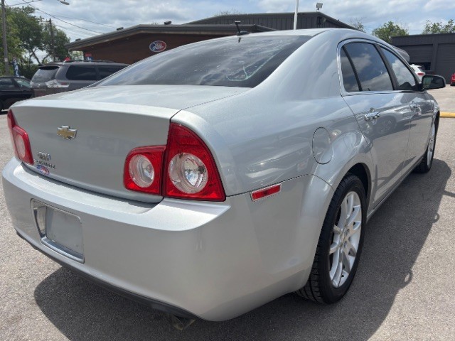 Chevrolet Malibu Vehicle Full-screen Gallery Image 05