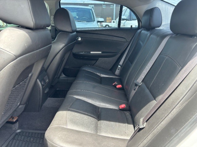 Chevrolet Malibu Vehicle Full-screen Gallery Image 06