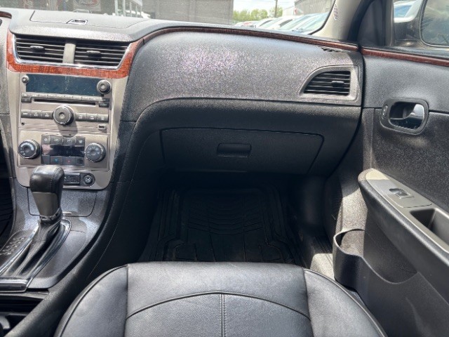Chevrolet Malibu Vehicle Full-screen Gallery Image 10