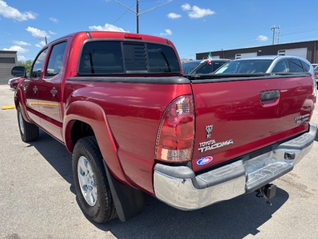 Toyota Tacoma Vehicle Full-screen Gallery Image 04
