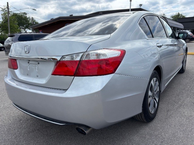 Honda Accord Sedan Vehicle Full-screen Gallery Image 04