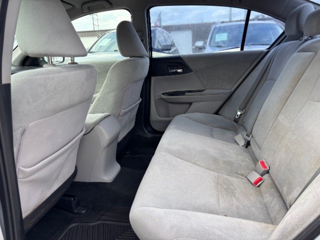 Honda Accord Sedan Vehicle Full-screen Gallery Image 05