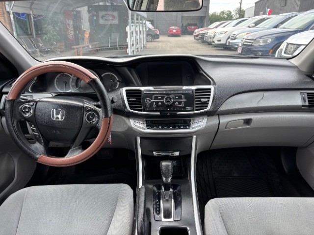 Honda Accord Sedan Vehicle Full-screen Gallery Image 06
