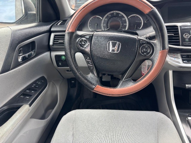Honda Accord Sedan Vehicle Full-screen Gallery Image 07