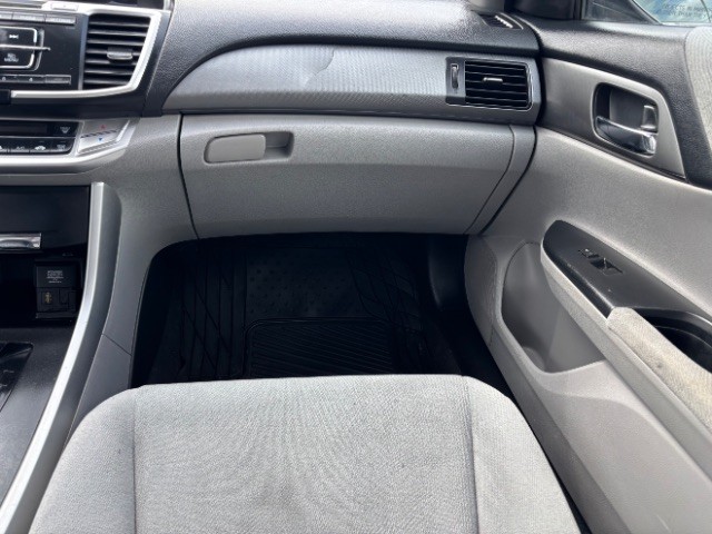 Honda Accord Sedan Vehicle Full-screen Gallery Image 08