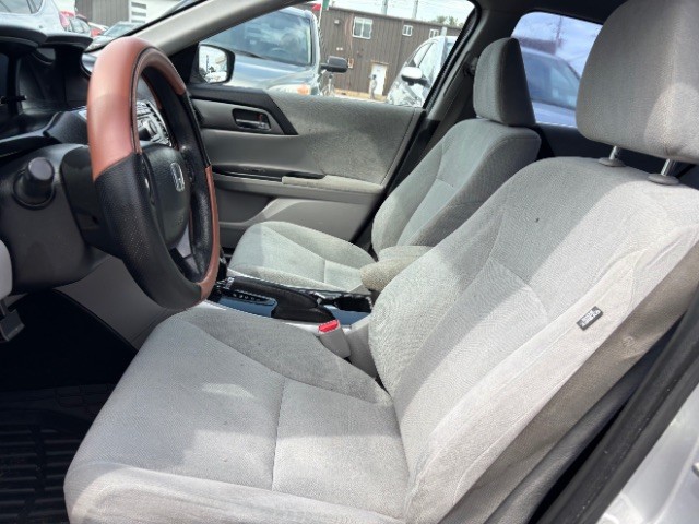 Honda Accord Sedan Vehicle Full-screen Gallery Image 09