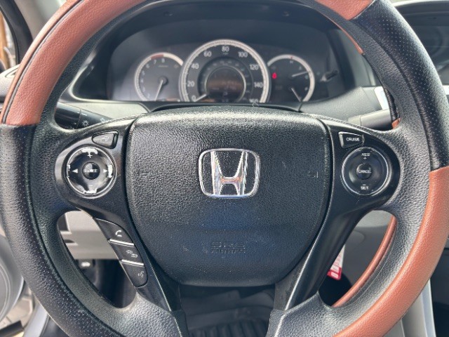 Honda Accord Sedan Vehicle Full-screen Gallery Image 11