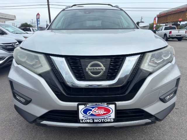 Nissan Rogue Vehicle Full-screen Gallery Image 02