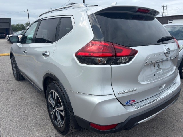 Nissan Rogue Vehicle Full-screen Gallery Image 04