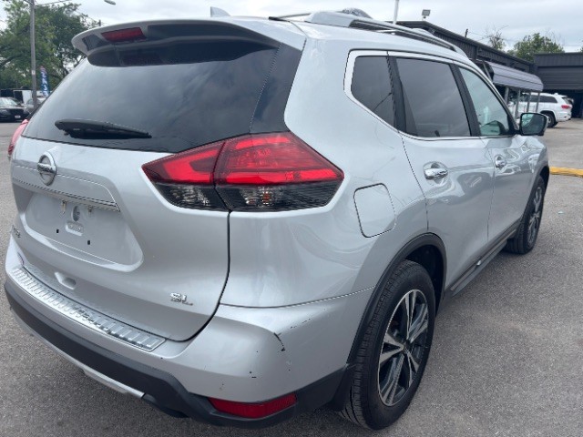 Nissan Rogue Vehicle Full-screen Gallery Image 05