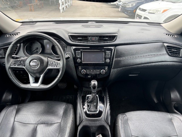 Nissan Rogue Vehicle Full-screen Gallery Image 07