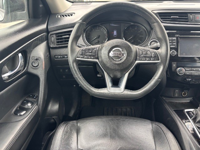 Nissan Rogue Vehicle Full-screen Gallery Image 08