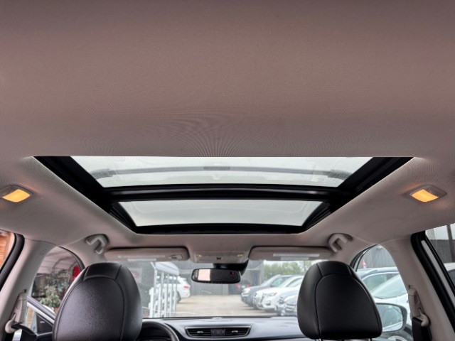 Nissan Rogue Vehicle Full-screen Gallery Image 10