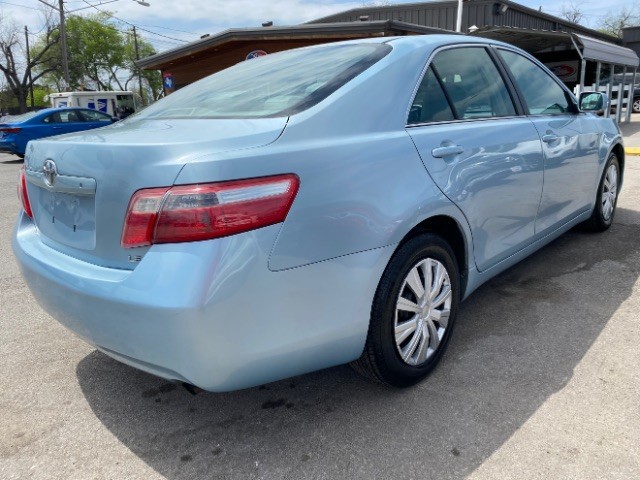Toyota Camry Vehicle Full-screen Gallery Image 05
