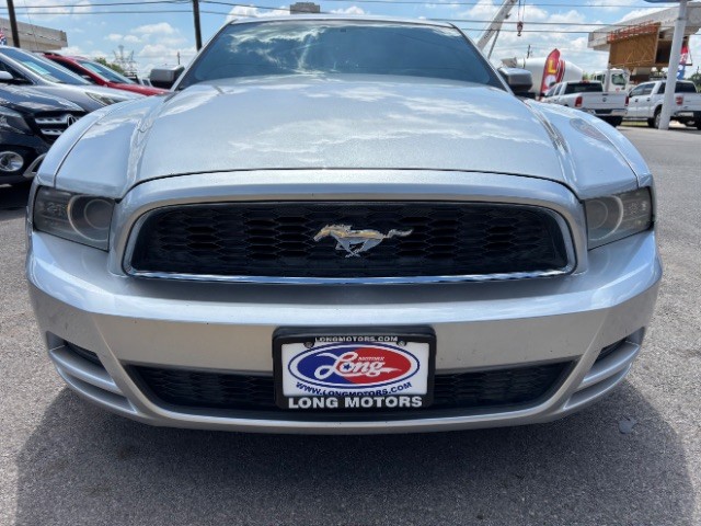 Ford Mustang Vehicle Full-screen Gallery Image 02