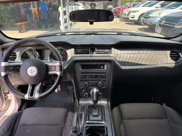 Ford Mustang Vehicle Full-screen Gallery Image 07