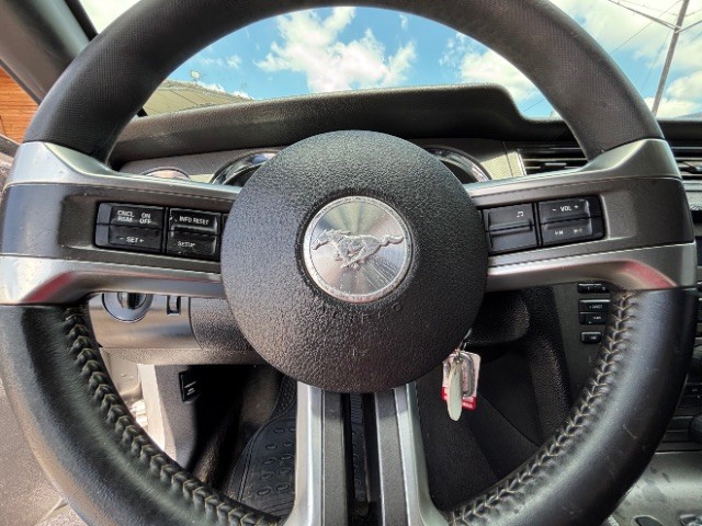 Ford Mustang Vehicle Full-screen Gallery Image 11