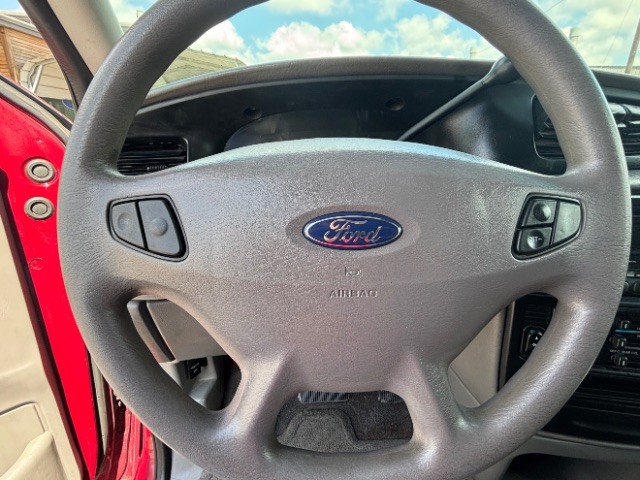 Ford Windstar Wagon Vehicle Full-screen Gallery Image 10