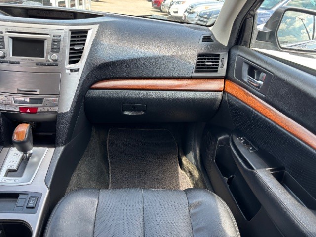 Subaru Outback Vehicle Full-screen Gallery Image 08