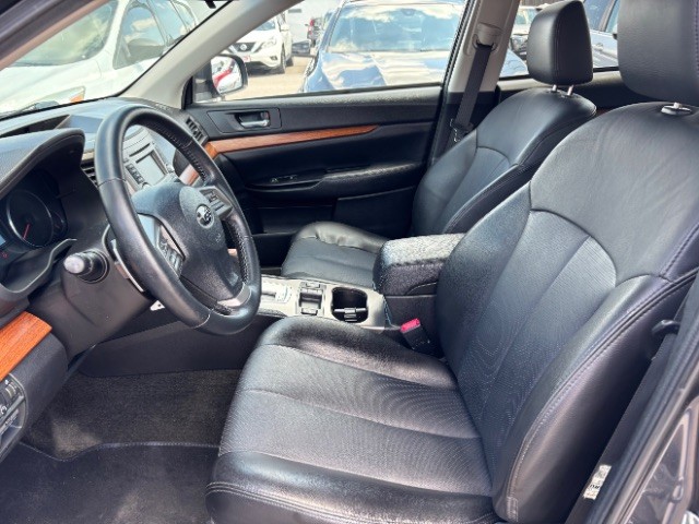 Subaru Outback Vehicle Full-screen Gallery Image 09