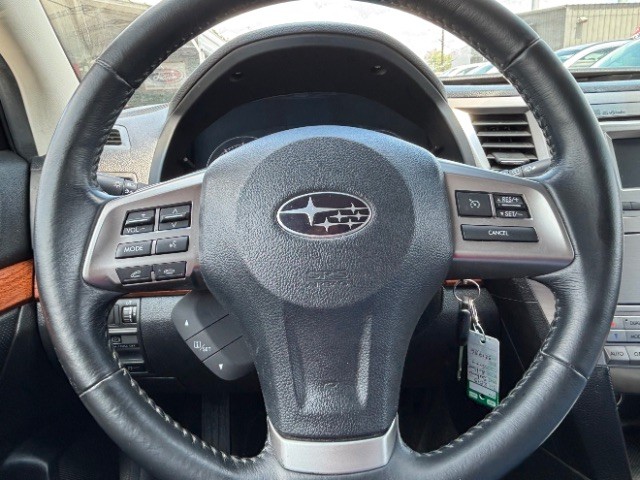 Subaru Outback Vehicle Full-screen Gallery Image 10