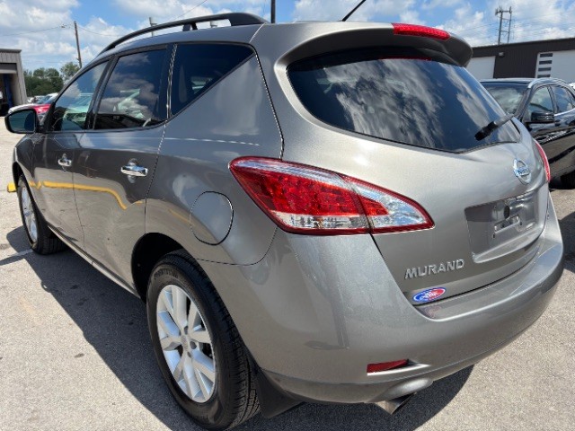 Nissan Murano Vehicle Full-screen Gallery Image 04