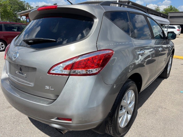 Nissan Murano Vehicle Full-screen Gallery Image 05