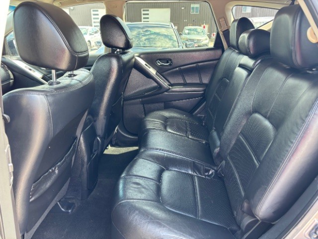 Nissan Murano Vehicle Full-screen Gallery Image 06