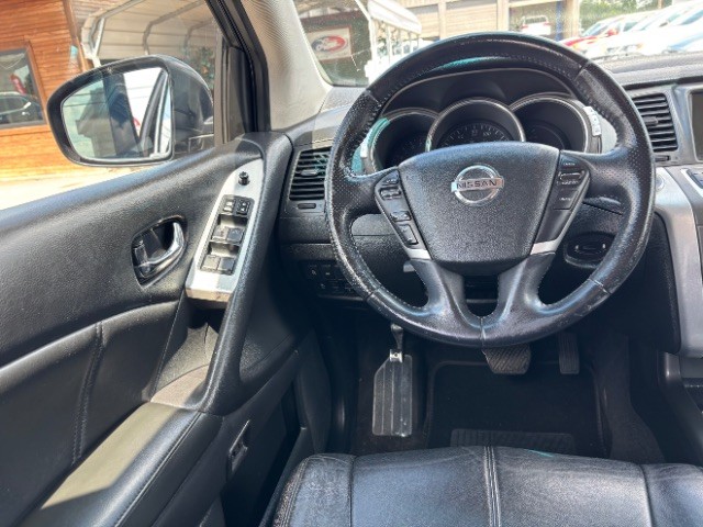 Nissan Murano Vehicle Full-screen Gallery Image 08