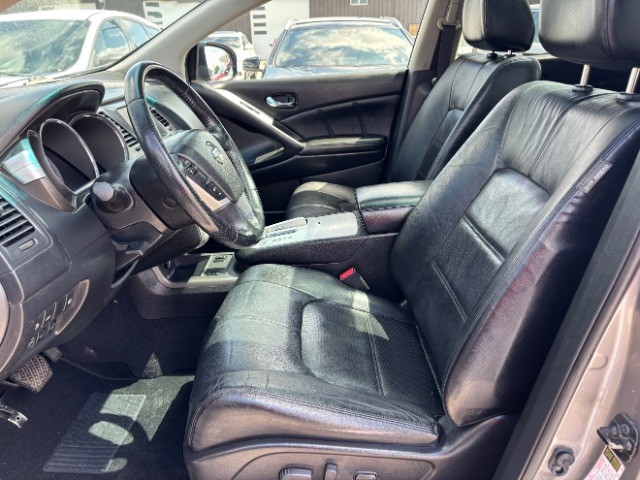 Nissan Murano Vehicle Full-screen Gallery Image 10