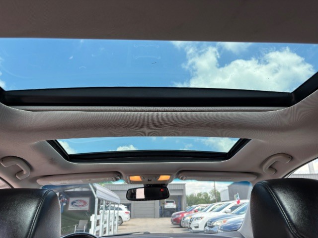 Nissan Murano Vehicle Full-screen Gallery Image 11