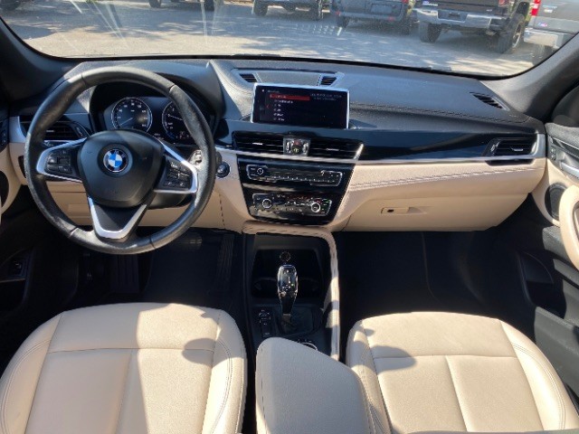 BMW X1 Vehicle Full-screen Gallery Image 06