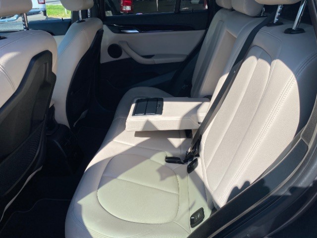 BMW X1 Vehicle Full-screen Gallery Image 07