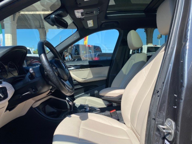 BMW X1 Vehicle Full-screen Gallery Image 08