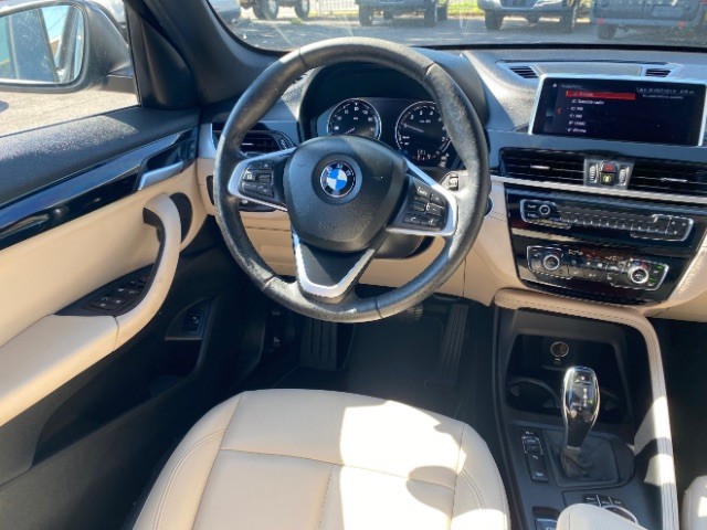 BMW X1 Vehicle Full-screen Gallery Image 11
