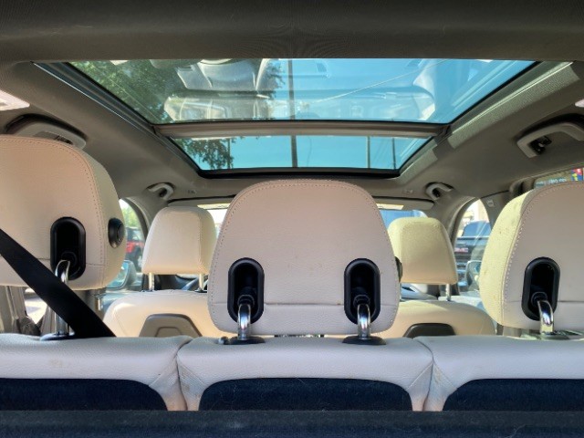 BMW X1 Vehicle Full-screen Gallery Image 12