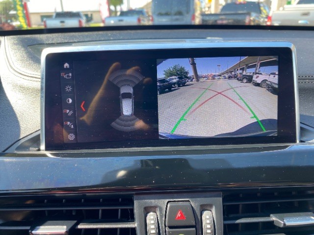 BMW X1 Vehicle Full-screen Gallery Image 14