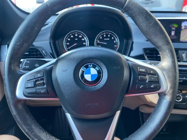 BMW X1 Vehicle Full-screen Gallery Image 15