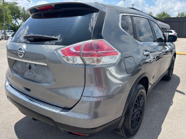 Nissan Rogue Vehicle Full-screen Gallery Image 05