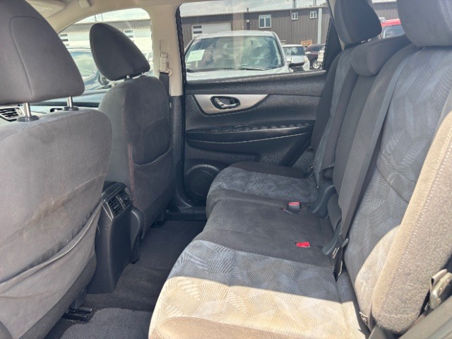 Nissan Rogue Vehicle Full-screen Gallery Image 06