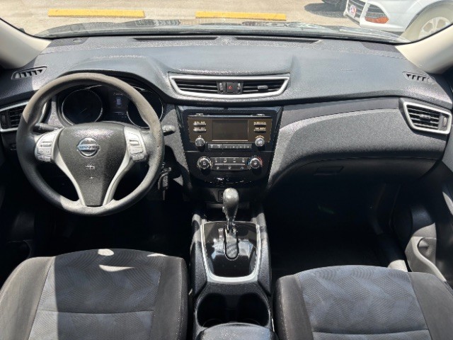 Nissan Rogue Vehicle Full-screen Gallery Image 07