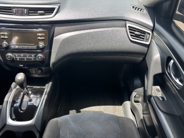 Nissan Rogue Vehicle Full-screen Gallery Image 09