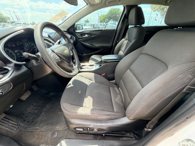 Chevrolet Malibu Vehicle Full-screen Gallery Image 08