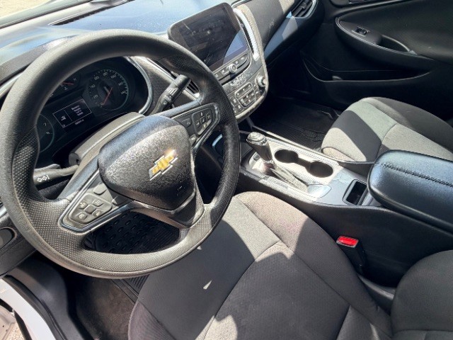 Chevrolet Malibu Vehicle Full-screen Gallery Image 09
