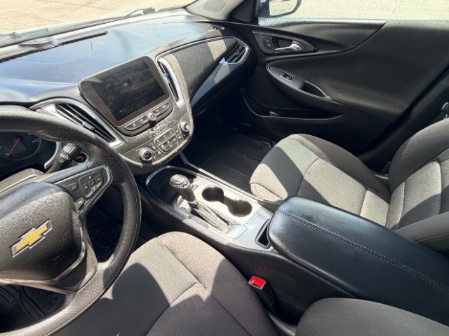 Chevrolet Malibu Vehicle Full-screen Gallery Image 10