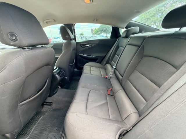 Chevrolet Malibu Vehicle Full-screen Gallery Image 11