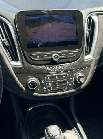 Chevrolet Malibu Vehicle Full-screen Gallery Image 12